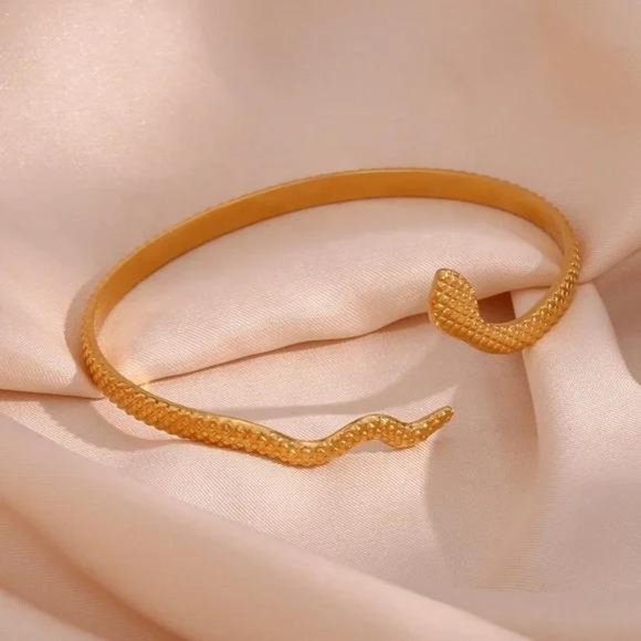 NEW ADJUSTABLE 18K GOLD BANGLE BRACELET - Picture 4 of 7
